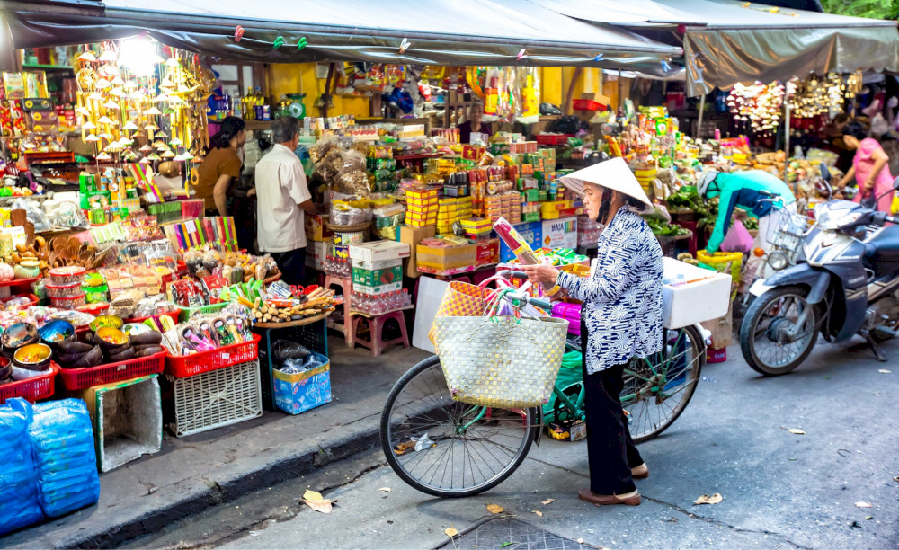 Hoi An Central Market bustles with vibrant stalls
